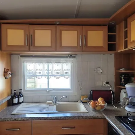 Mobile A 200m De La Dans Familial Avec Piscine, Jeux Et Activites