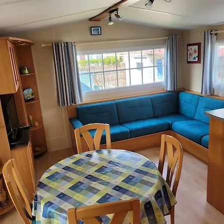 Mobile A 200m De La Dans Familial Avec Piscine, Jeux Et Activites Дом отдыха Порник