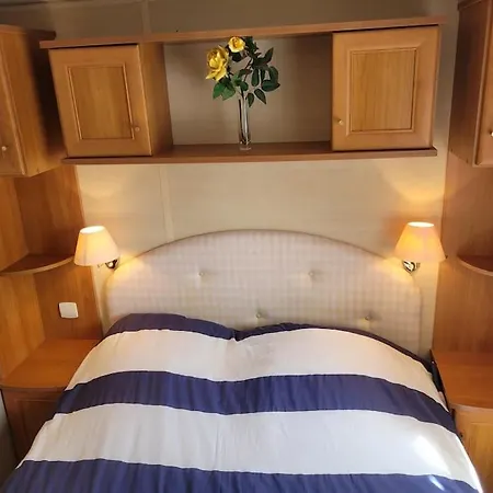 Mobile A 200m De La Dans Familial Avec Piscine, Jeux Et Activites