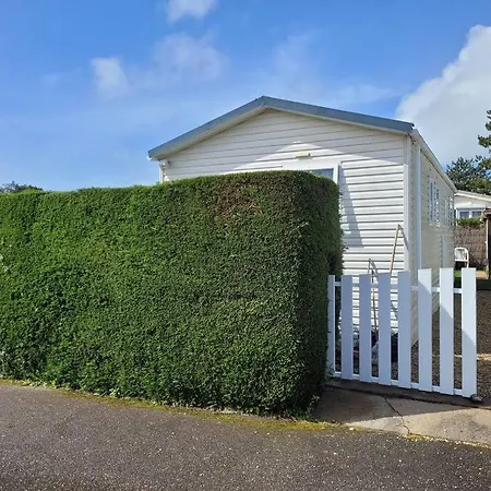 Holiday home Mobile A 200m De La Dans Familial Avec Piscine, Jeux Et Activites Pornic